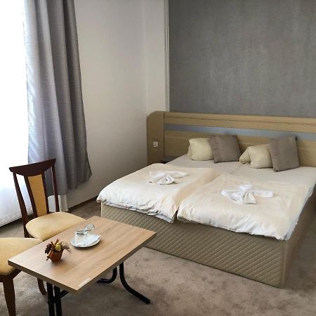 Hotel Piast Чески-Тєшін Екстер'єр фото